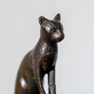 Statuette en bronze représentant la déesse « Bastet ». Égypte, Basse Époque, 664 – 332 av. J.-C.