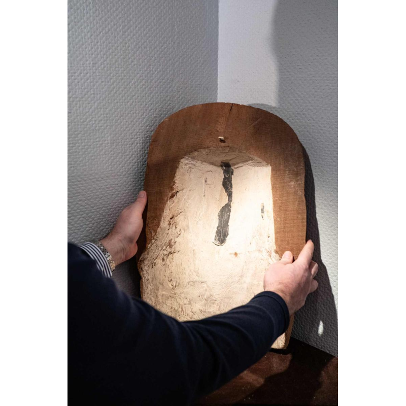 Haut de sarcophage anthropomorphe sculpté d’un visage. Égypte, époque saïte, 664 – 525 av. J.-C.