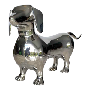 Laszlo Tibay "Teckel" Sculpture d'un chien en acier inoxydable