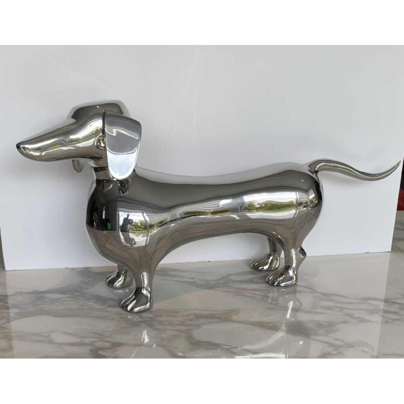 Laszlo Tibay "Teckel" Sculptuur van een hond in roestvrij staal