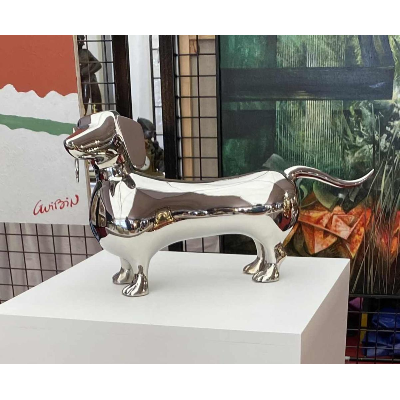 Laszlo Tibay "Teckel" Sculptuur van een hond in roestvrij staal