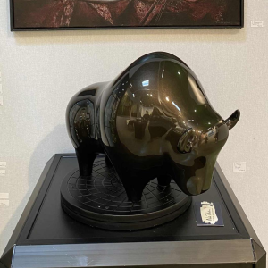 Laszlo Tibay “Bizon” sculptuur in gelakt brons