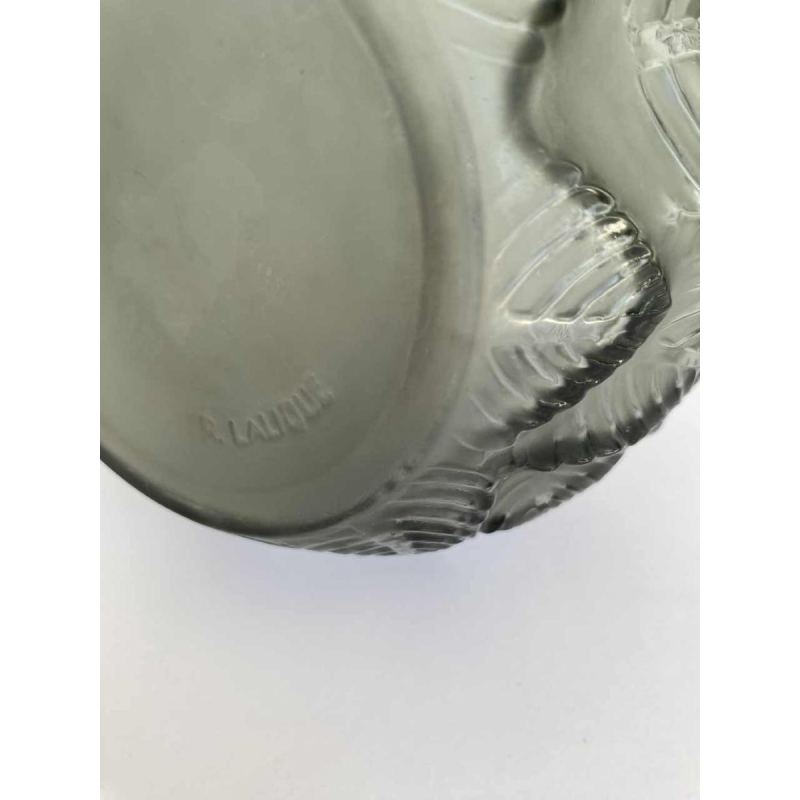 R. Lalique, Art Deco Ormeaux of Feuillage bolvaas, mat en glanzend grijs glas, 1926