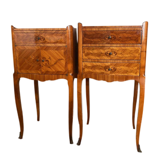Deux meubles de milieu formant paire, tables de chevet de style Louis XV - Transition
