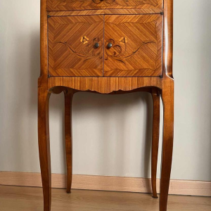 Deux meubles de milieu formant paire, tables de chevet de style Louis XV - Transition