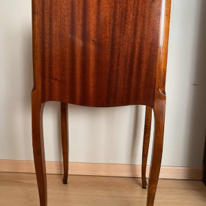 Deux meubles de milieu formant paire, tables de chevet de style Louis XV - Transition