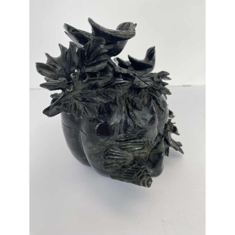 Boite en néphrite sculptée, potiron garni de feuilles et d'oiseaux