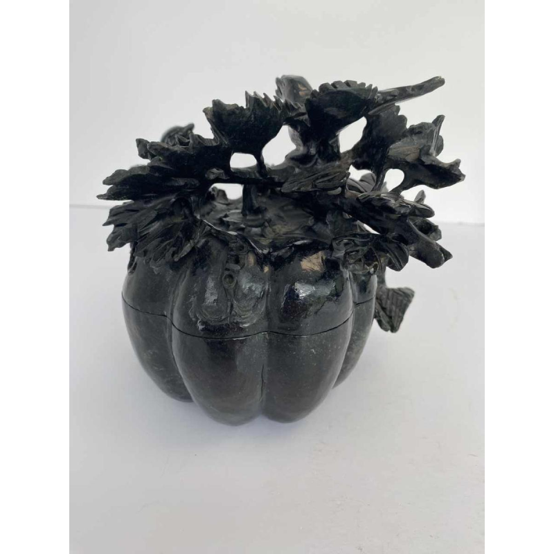 Boite en néphrite sculptée, potiron garni de feuilles et d'oiseaux