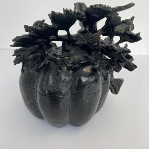 Carved nephrite box, pumpkin decorated with leaves and birds