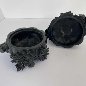 Carved nephrite box, pumpkin decorated with leaves and birds