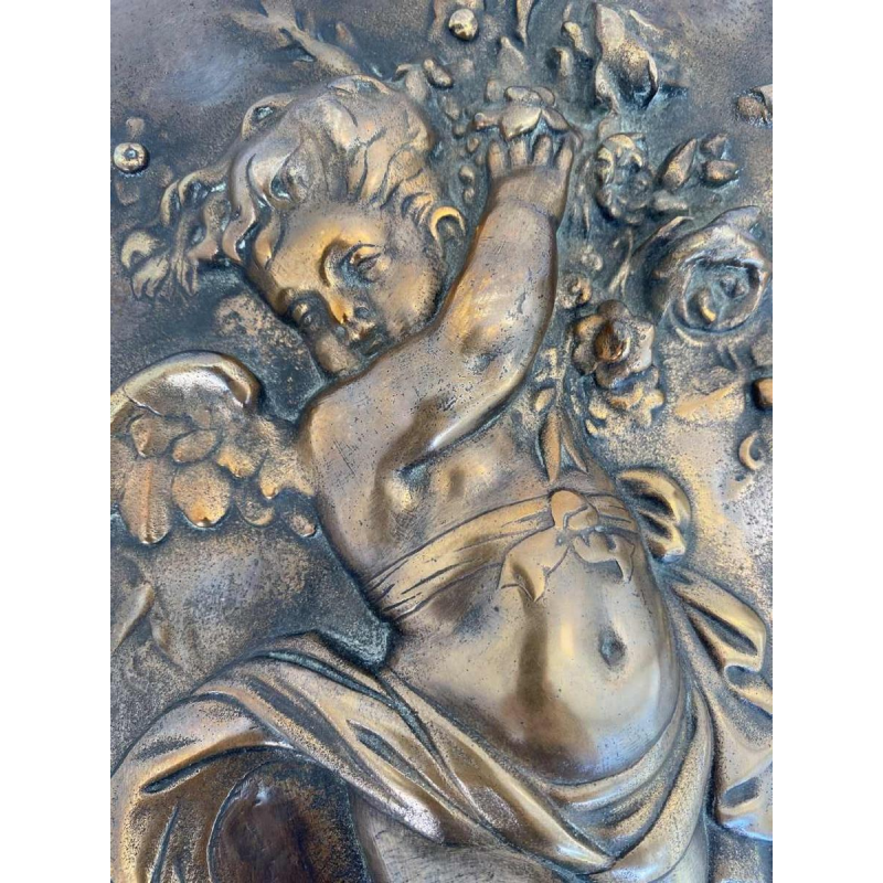 Bas-relief “putto portant des fleurs“ sculpture romantique en bronze, fin XIXe s