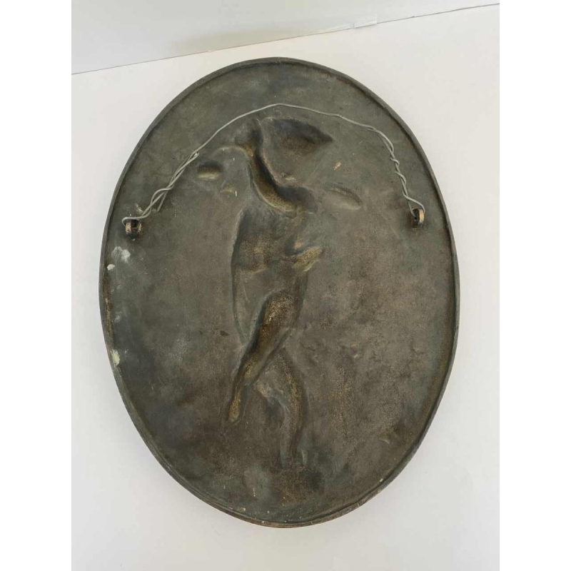 Reliëf “Putto met bloemen dragend” romantisch bronzen beeld, eind 19e eeuw