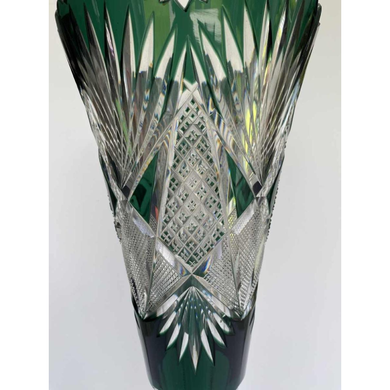 Val-Saint-Lambert, haut vase 'Sheffel' (46 cm), cristal taille riche doublé vert, ca 1905
