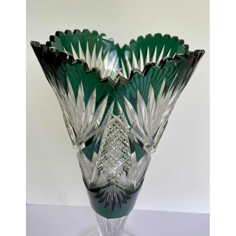 Val-Saint-Lambert, hoge 'Sheffel' vaas (46 cm), rijk geslepen kristal met groene voering, ca 1905
