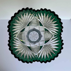 Val-Saint-Lambert, haut vase 'Sheffel' (46 cm), cristal taille riche doublé vert, ca 1905