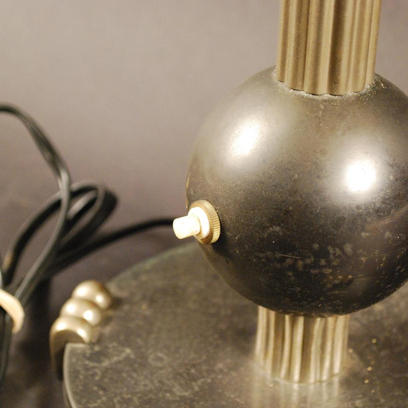 Art Deco tafellamp, bolvoet, staal, vernikkeld metaal en opaline, ca 1930