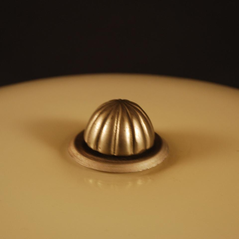 Art Deco tafellamp, bolvoet, staal, vernikkeld metaal en opaline, ca 1930