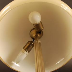 Lampe à poser Art Déco, pied boule, acier, métal nickelé et opaline, ca 1930