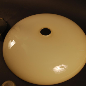 Art Deco tafellamp, bolvoet, staal, vernikkeld metaal en opaline, ca 1930