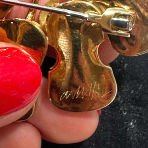 Arman, gold brooch/pendant, decorated with violins, 20th-century New Realism