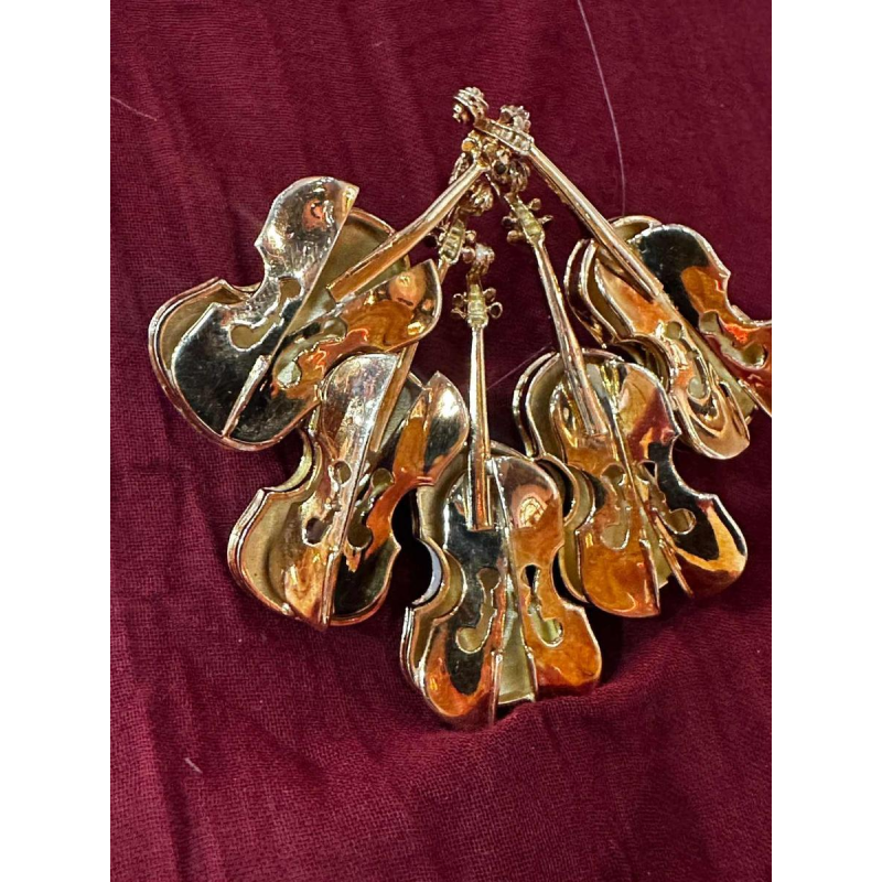 Arman, broche / pendentif en or, décor aux violons, nouveau réalisme XXe s