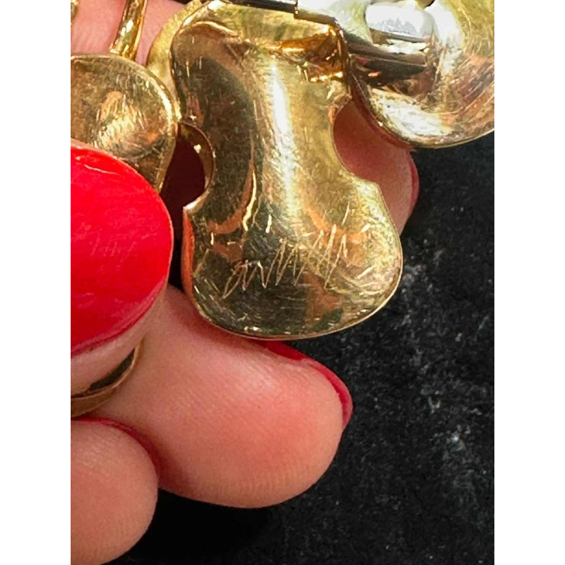 Arman, broche / pendentif en or, décor aux violons, nouveau réalisme XXe s