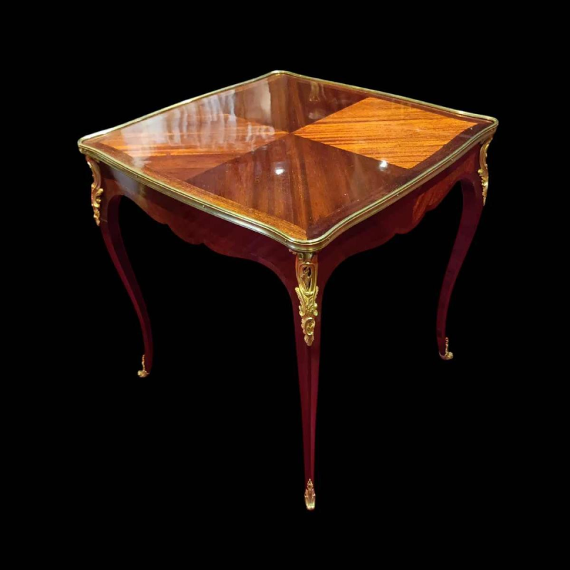 Table Cabaret Louis XV, estampillée L. CUEUNIERES, marqueteries et bronze, fin XIXe s
