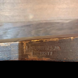 Table Cabaret Louis XV, estampillée L. CUEUNIERES, marqueteries et bronze, fin XIXe s