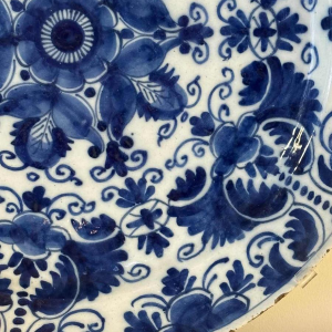 Delft, grand plat circulaire en céramique, Hollande 18e siècle