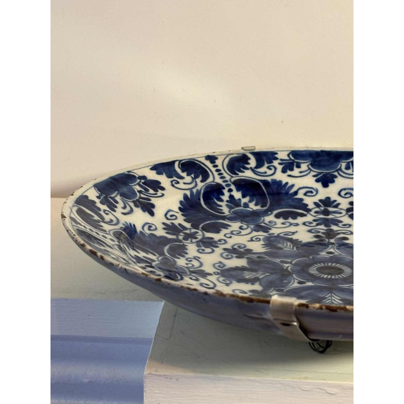 Delft, large circular ceramic dish, Holland 18th century