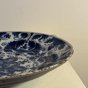 Delft, grand plat circulaire en céramique, Hollande 18e siècle