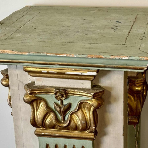 Paire de sellettes en bois sculpté, peint et doré, Italie fin 19ème siècle