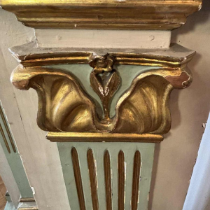 Paire de sellettes en bois sculpté, peint et doré, Italie fin 19ème siècle