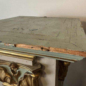 Paar gesneden, beschilderde en vergulde houten zadels, eind 19e eeuw Italië