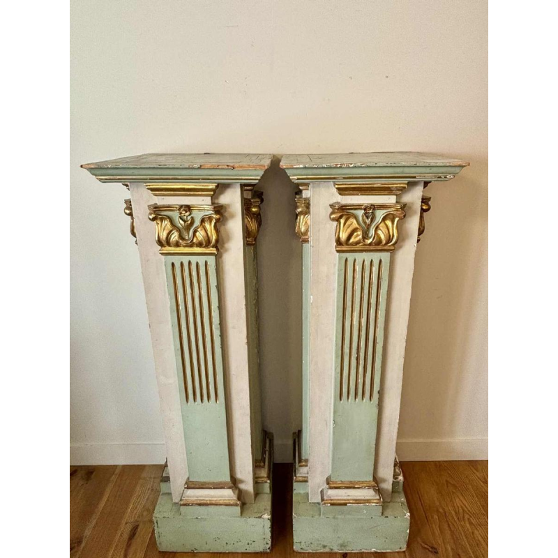 Paire de sellettes en bois sculpté, peint et doré, Italie fin 19ème siècle