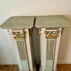 Paire de sellettes en bois sculpté, peint et doré, Italie fin 19ème siècle