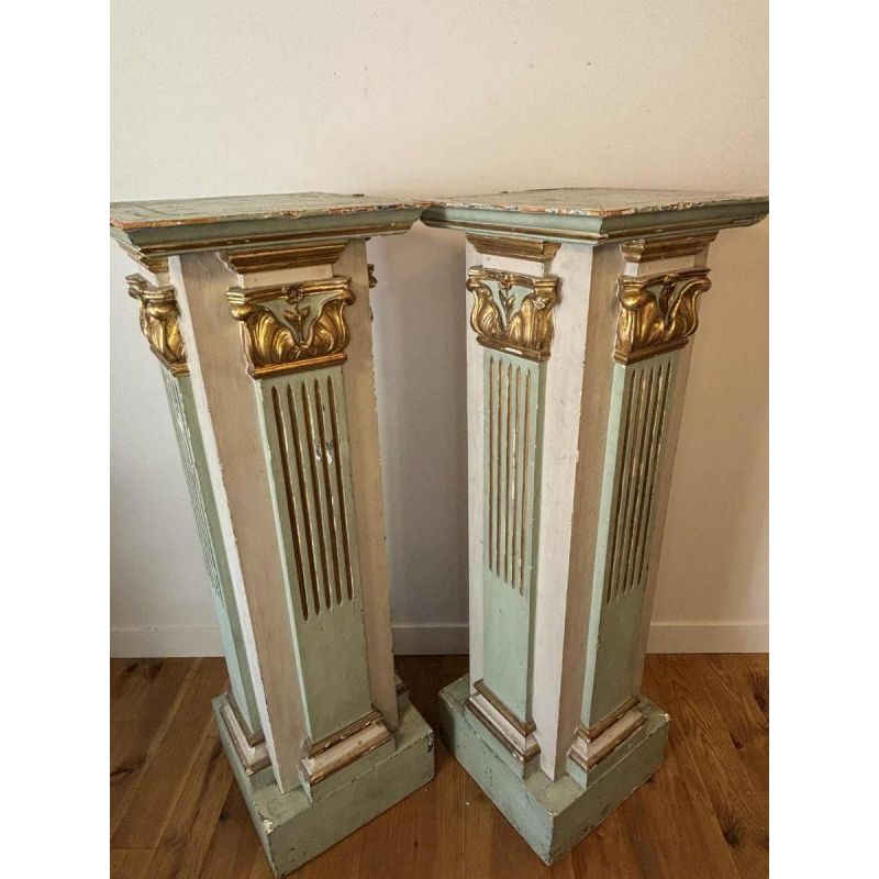 Paire de sellettes en bois sculpté, peint et doré, Italie fin 19ème siècle