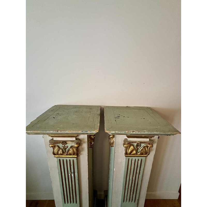 Paire de sellettes en bois sculpté, peint et doré, Italie fin 19ème siècle