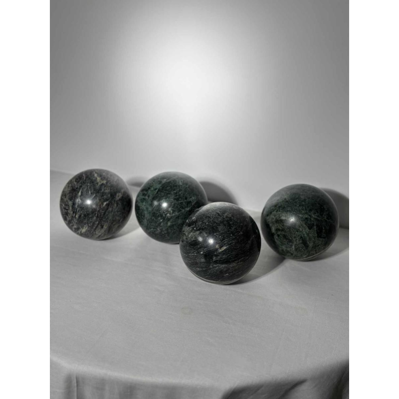 Set van 4 decoratieve bollen in groen marmer, 20e eeuw