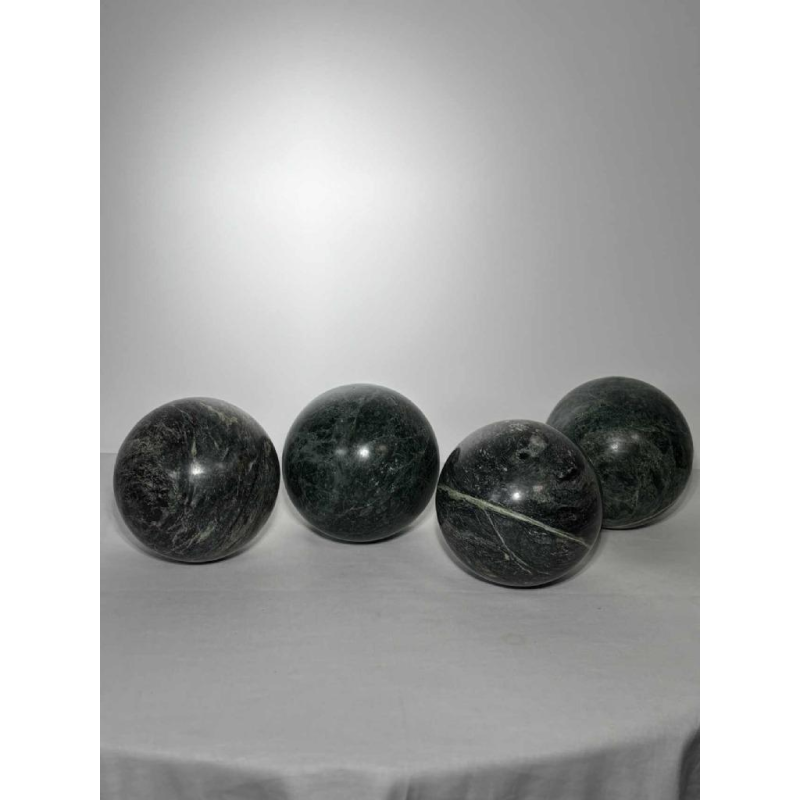Set of 4 decorative spheres in green marble, 20th century
