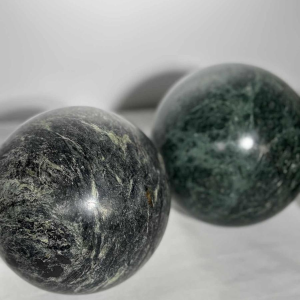 Set of 4 decorative spheres in green marble, 20th century