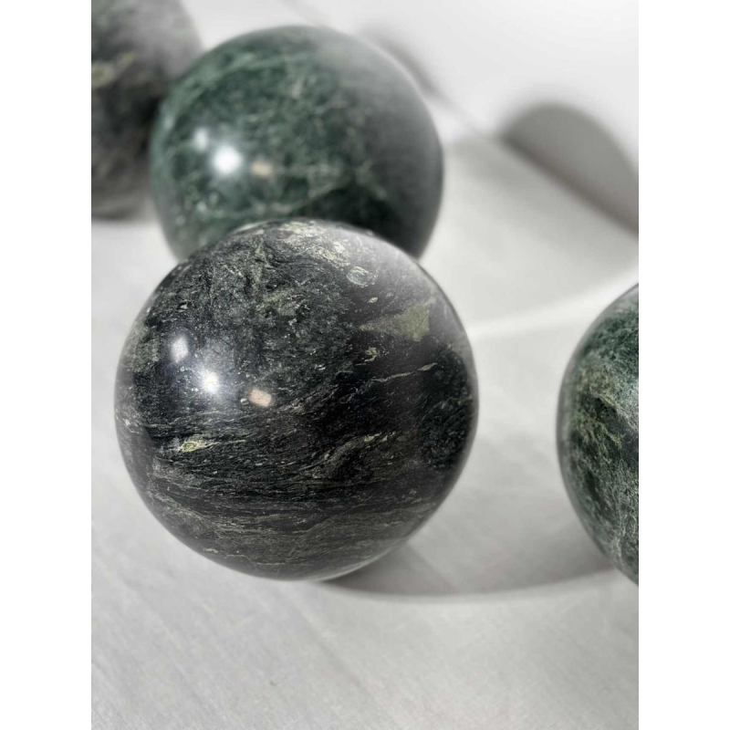 Set van 4 decoratieve bollen in groen marmer, 20e eeuw