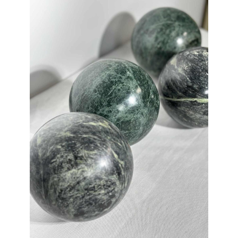 Set of 4 decorative spheres in green marble, 20th century