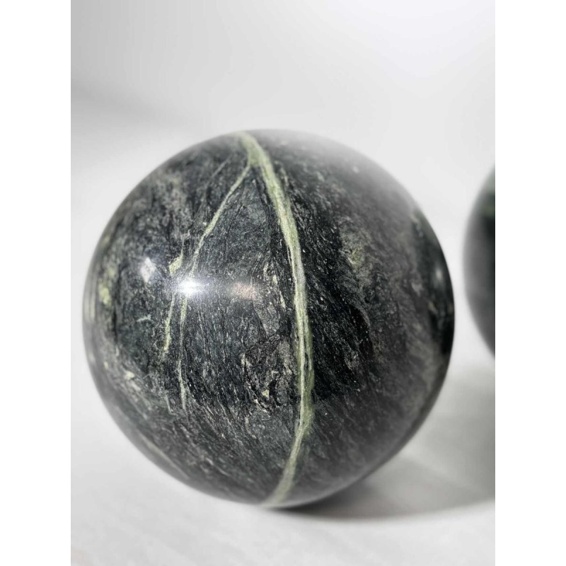 Set van 4 decoratieve bollen in groen marmer, 20e eeuw