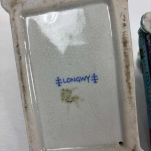 Longwy, paire de chiens en émaux de Longwy, fin XIXe / début XXe siècle