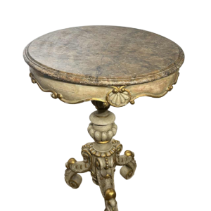 Ronde sokkeltafel van beschilderd hout met marmer-look beschilderd blad, eind 19e eeuw