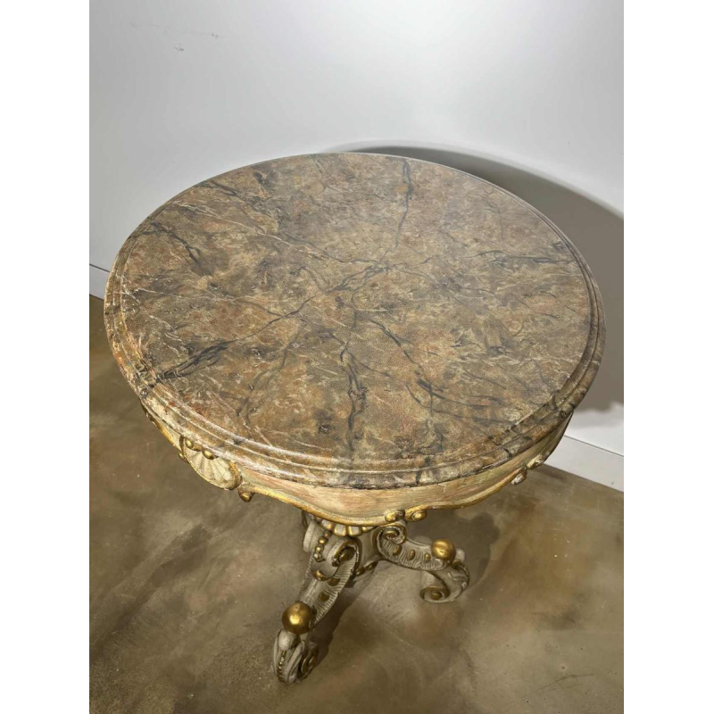 Ronde sokkeltafel van beschilderd hout met marmer-look beschilderd blad, eind 19e eeuw