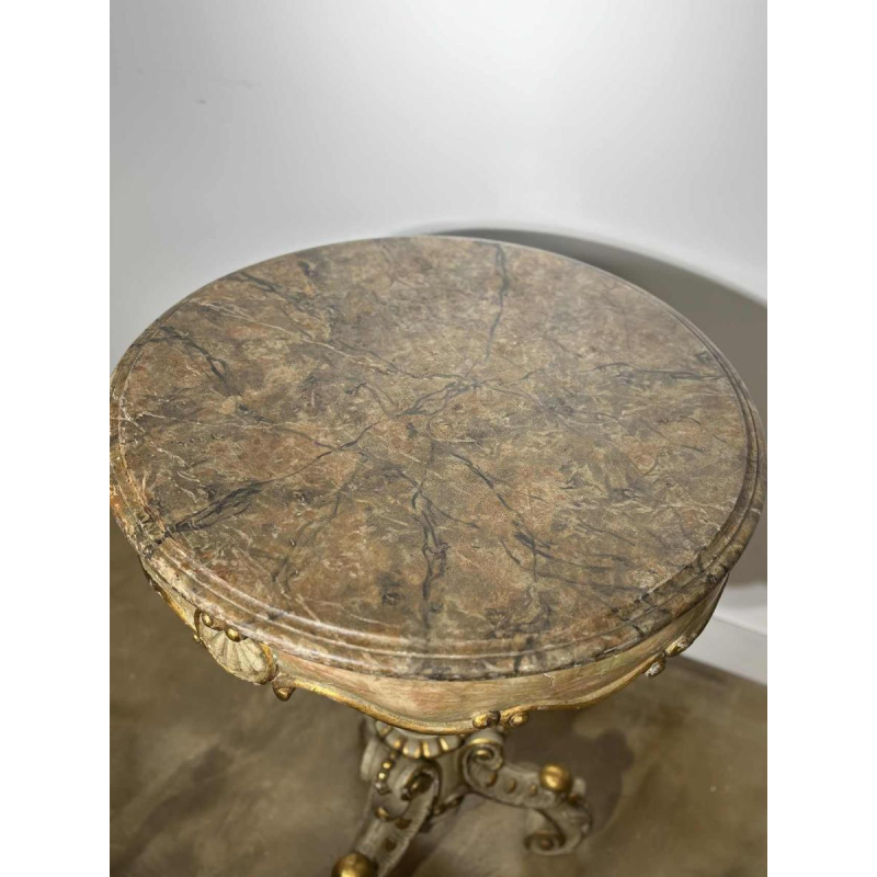 Ronde sokkeltafel van beschilderd hout met marmer-look beschilderd blad, eind 19e eeuw