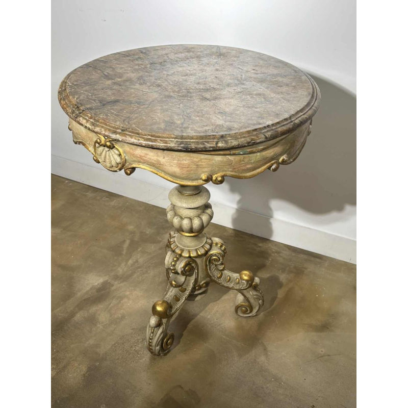 Ronde sokkeltafel van beschilderd hout met marmer-look beschilderd blad, eind 19e eeuw