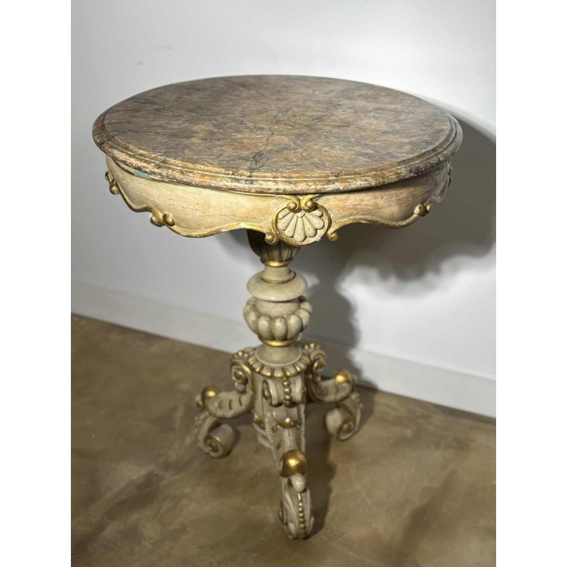 Ronde sokkeltafel van beschilderd hout met marmer-look beschilderd blad, eind 19e eeuw